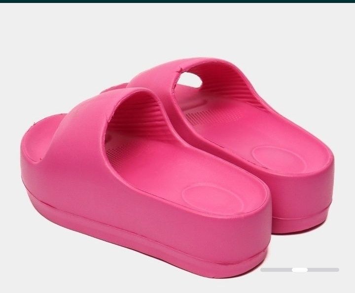 Продаю новые женские шлепанцы