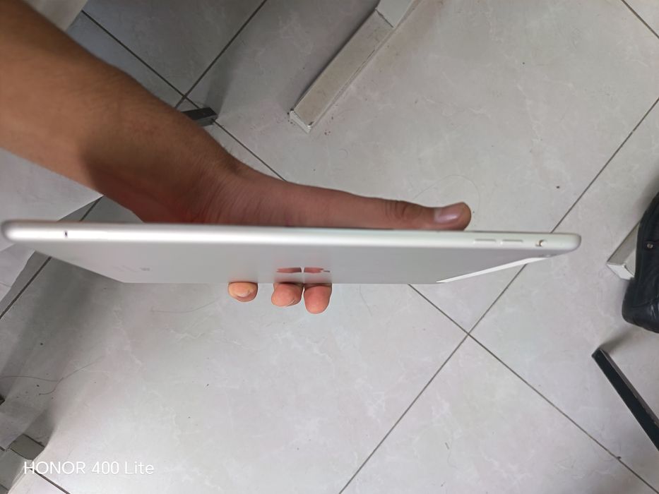 Ipad air 1 sim karta va Wifi . 128 gb xotira. Batareyka 6soatga yetadi