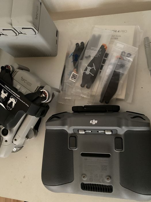 Dronǎ-Dji mini 4 pro