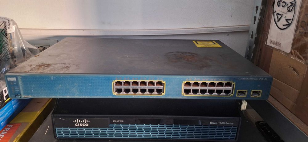 Switch ieftin Cisco de layer 3 pentru invatare CCNA model C3560-24PS