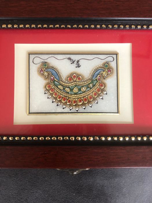 Ръчно-изрисувана кутия със злато