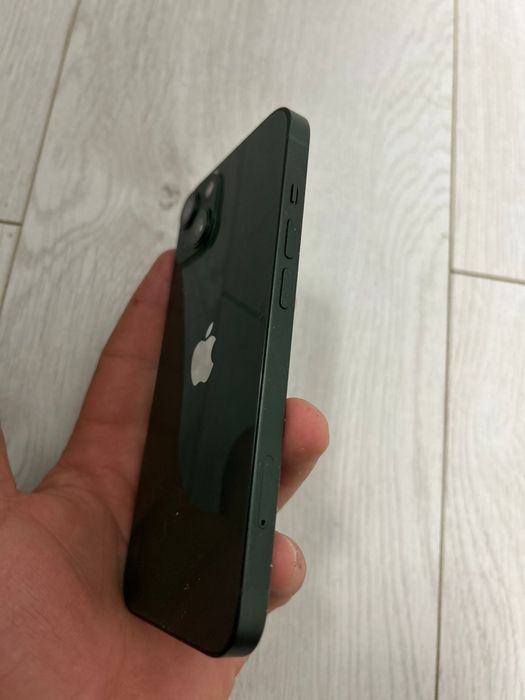 Vand IPhone 13 impecabil