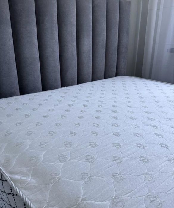 Двуспальная кровать