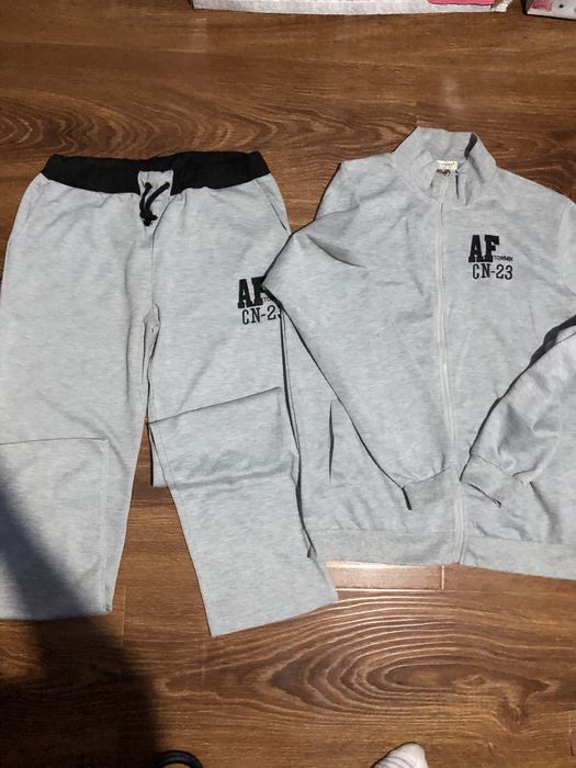 Мужской спортивный костюм