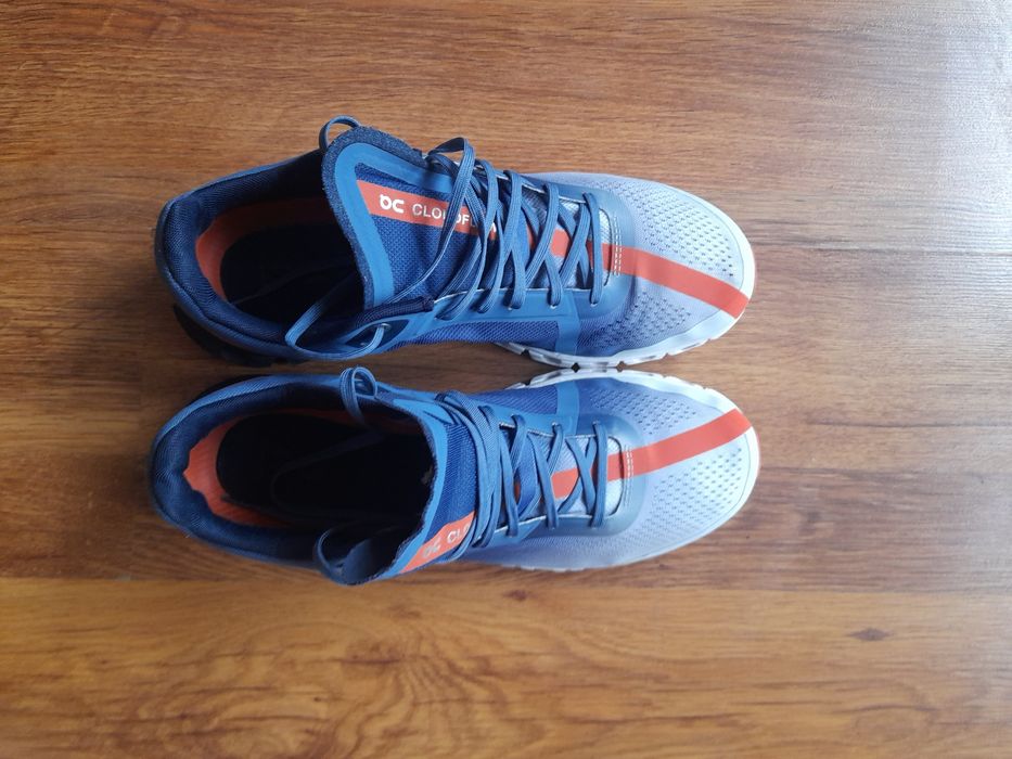 On Cloud маратонки 44 номер.