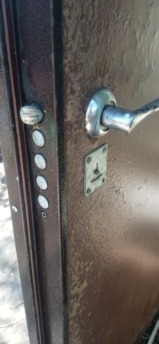 Дверь железная входная