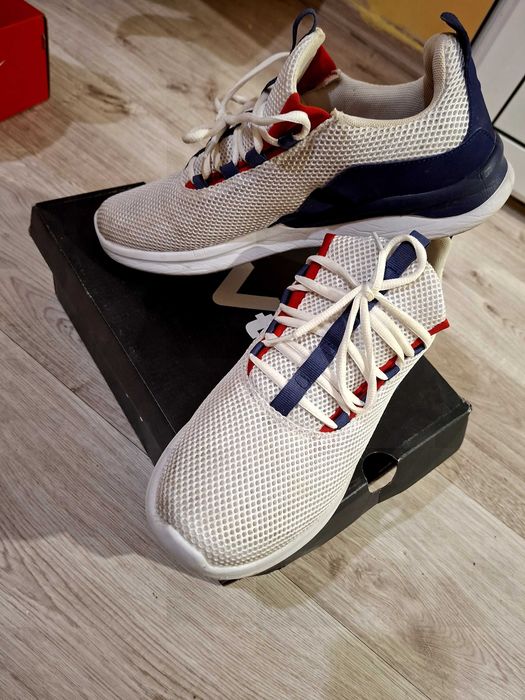 Бели мрежести мараронки