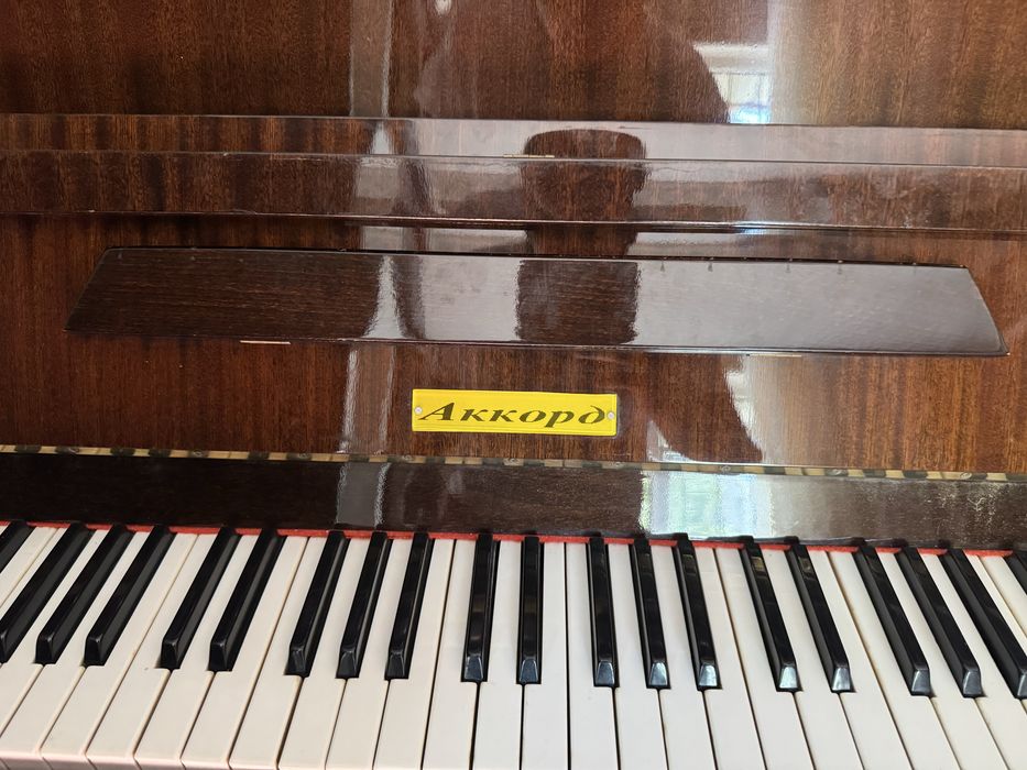 Продаю фортепиано в хорошом состояние