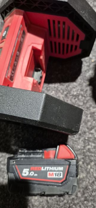 Hilti ,Milwaukee reflector de șantier pe acumulator