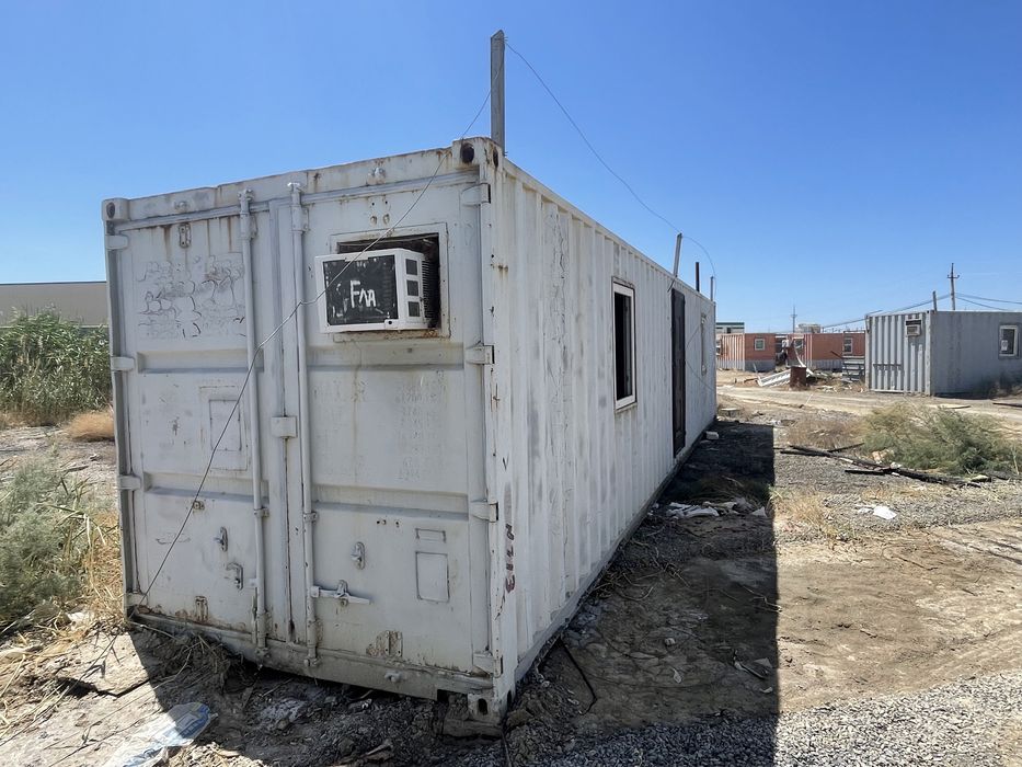 Жилой и складной контейнеры