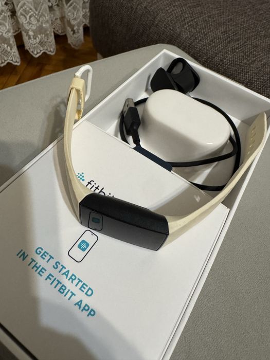 Bratara fitness Fitbit Charge 4