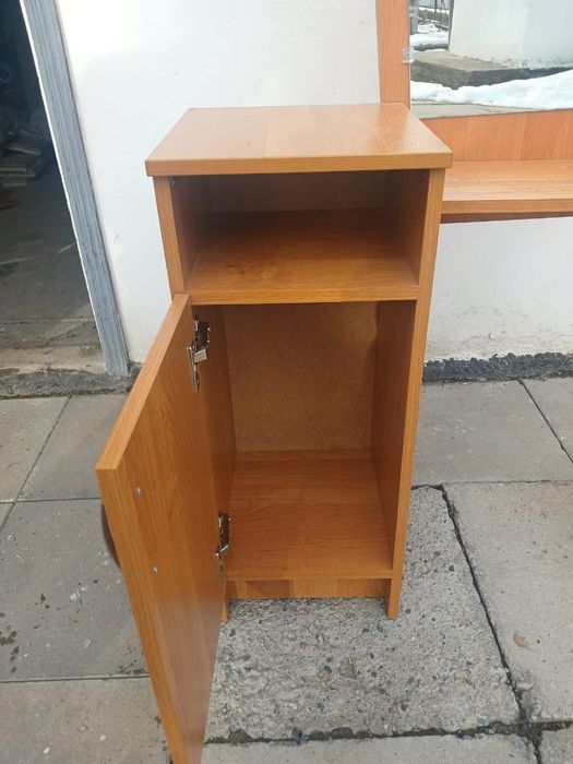 Тумбочка с зеркалом