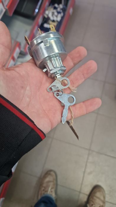 Contact cu cheie tractor fiat 312 315 fiat 411.415 preț 165 lei se poa