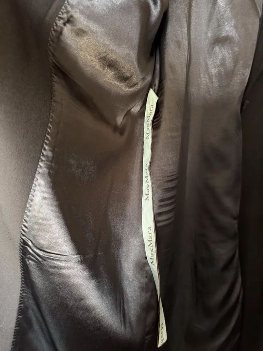 Палто на Max Mara в модерния за сезона кафяв цвят