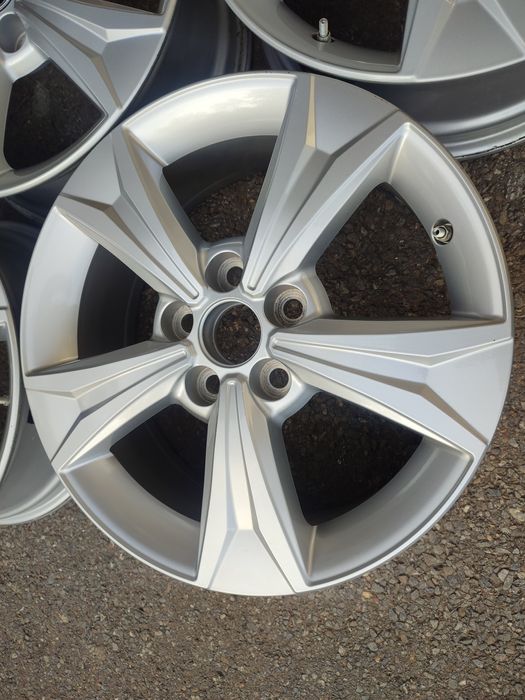 17" оригинални алуминиеви джанти за Toyota Chr,Corolla,Auris, Avencis.