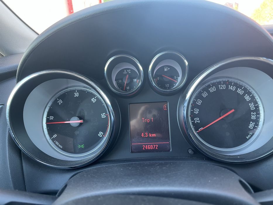Opel astra j hatchback 2011 1.7 diesel