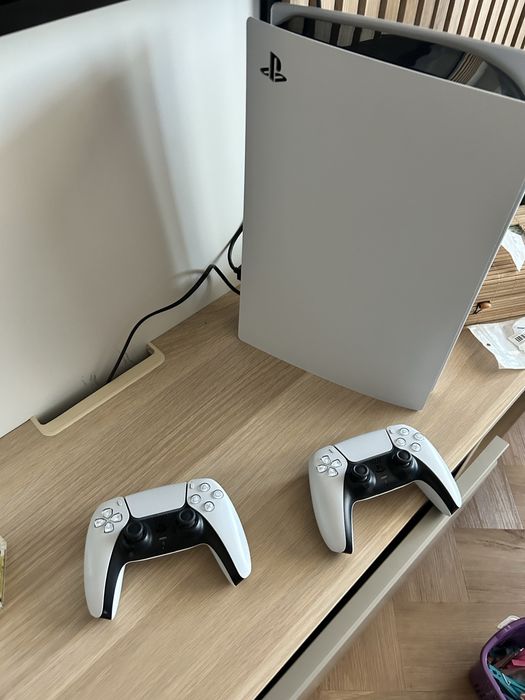 Playstation 5 PS5 1tb + 2 controllere