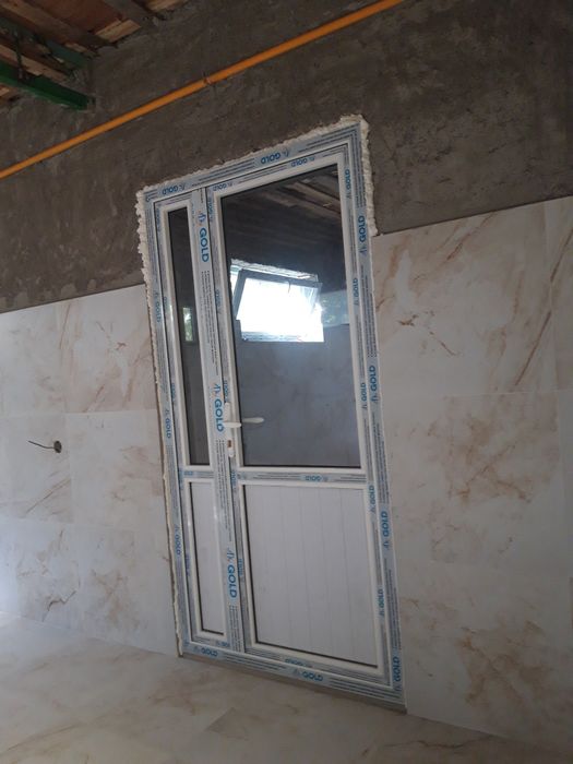 Пластиковые и алюминиевые окна двери.