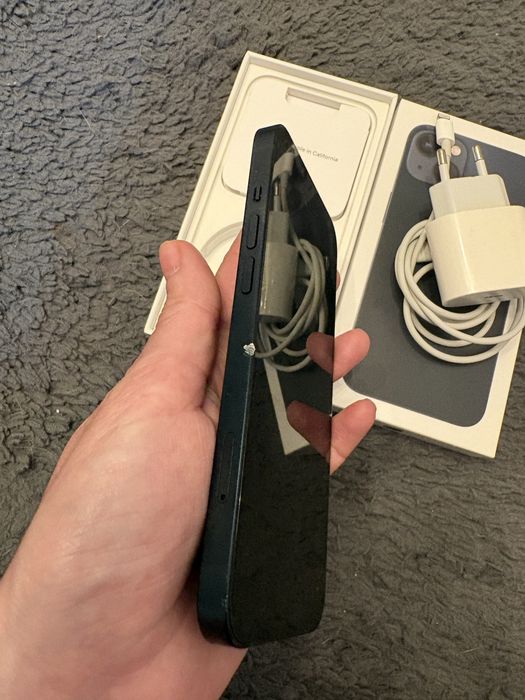 iPhone 13 - 128GB - Liber de retea - Resetat