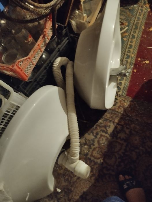 Унитаз и раковины