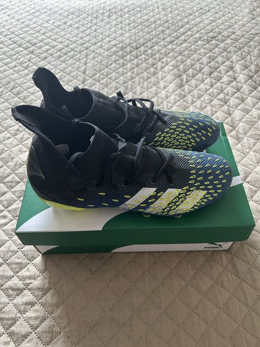 Футболни обувки Adidas Predator Freak