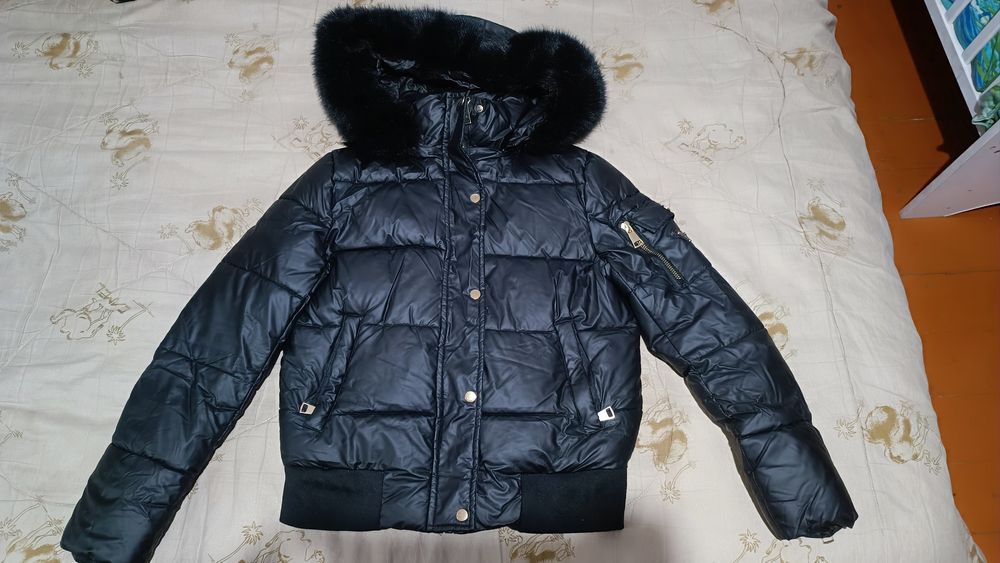 Продам куртки женская и детская