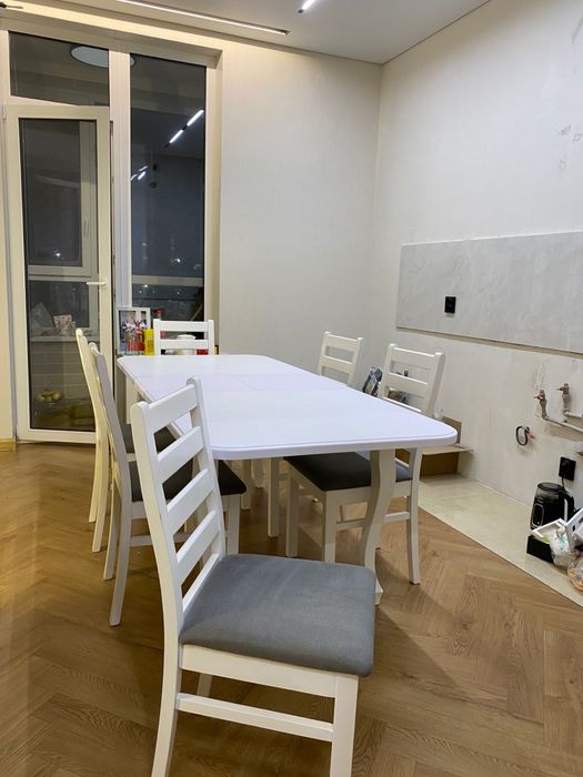 Стол со стульями