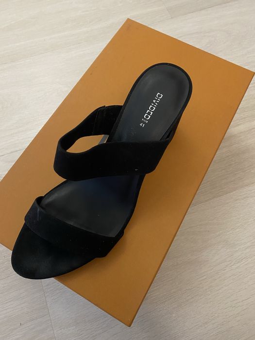 Женская обувь в отличном состоянии!