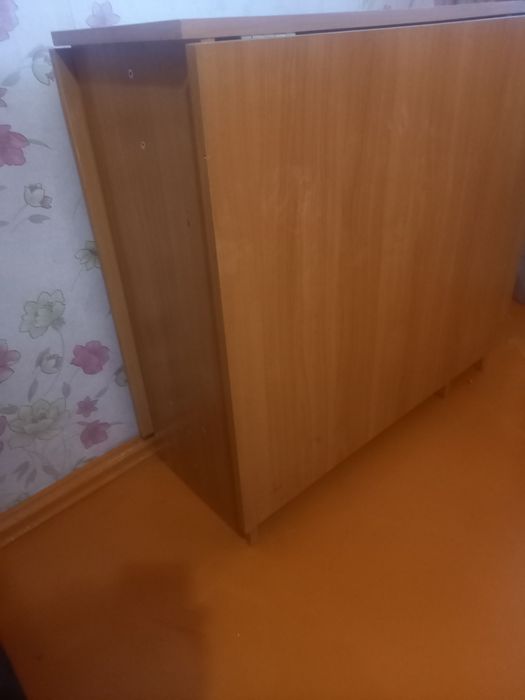 Продам стол книжку