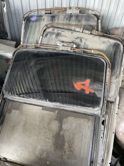 Люк машины.