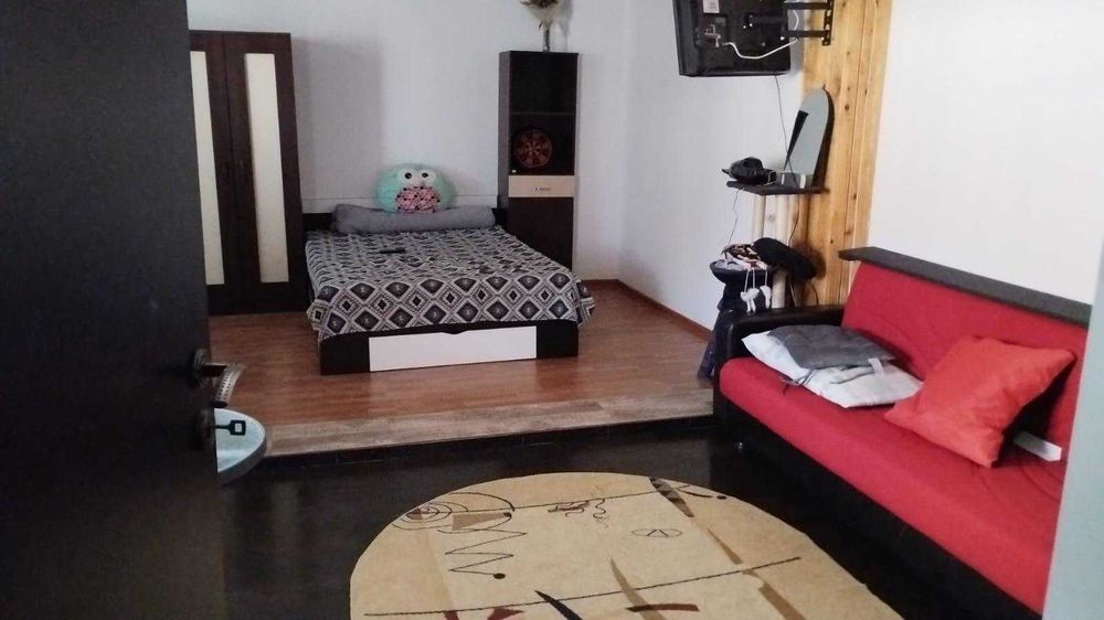 Inchiriez paratament la casa - zona Paltinis