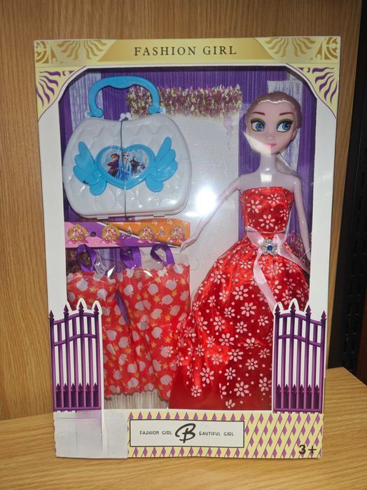 Кукла Елза с дрехи и чанта