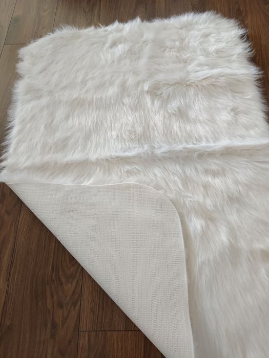 Бял мек Килим 120 см -80 см