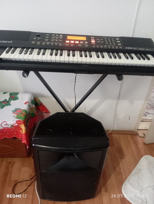 Roland stare foarte buna plus boxă ce se vede in poze  doar la schimb