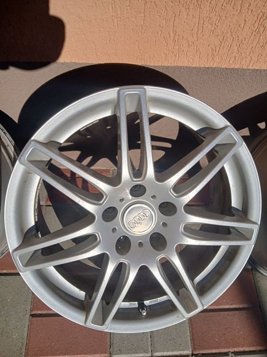 Vând jante a4b8 în stare bună