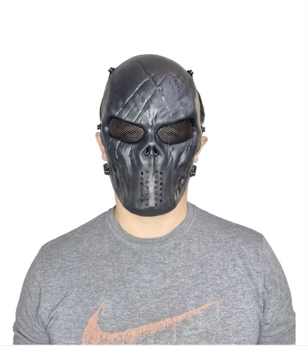 Защитная маска черная