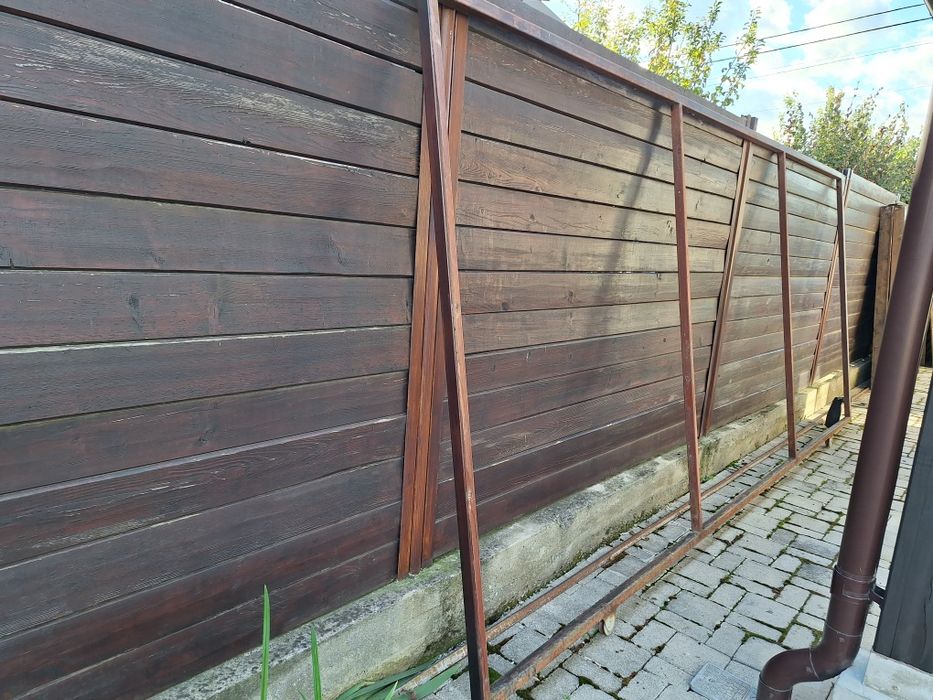 Vând cadru metalic poarta culisanta si poartă pietonala