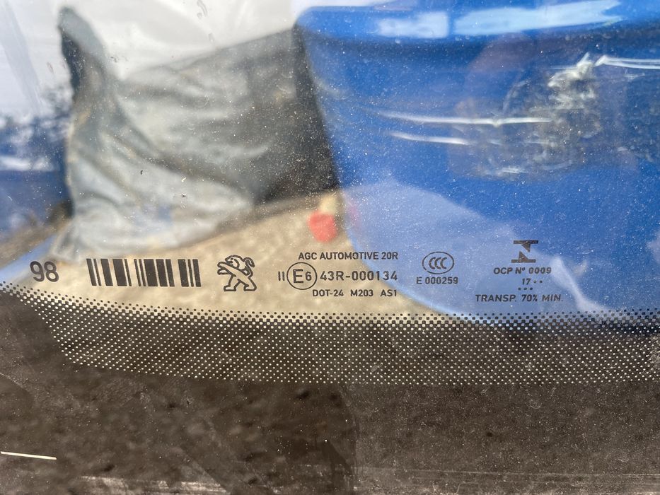 Челно стъкло за пежо 308 2018г.