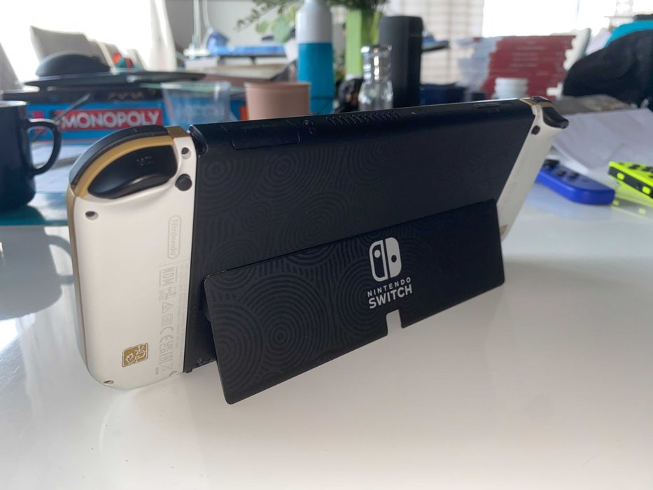 Nintendo Switch OLED Legend of Zelda Editie, + Joy-Cons si Accessori