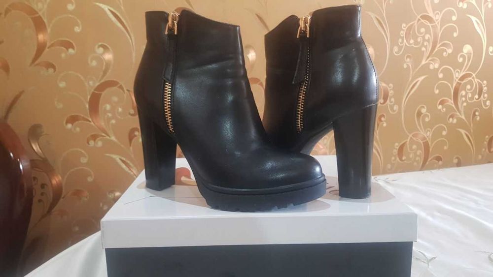 Продам женские ботильоны