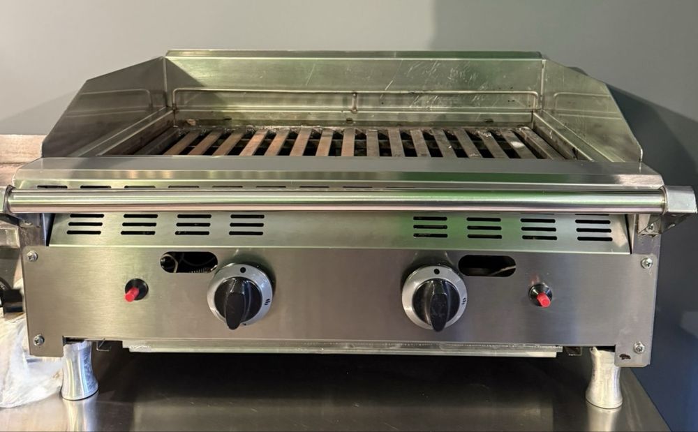Se vinde grătar profesional pe rocă vulcanică HoReCa (pe gaz)