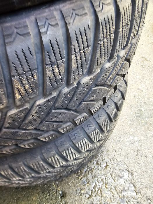 Комплект 4 броя зимни гуми Dunlop 265/60/18