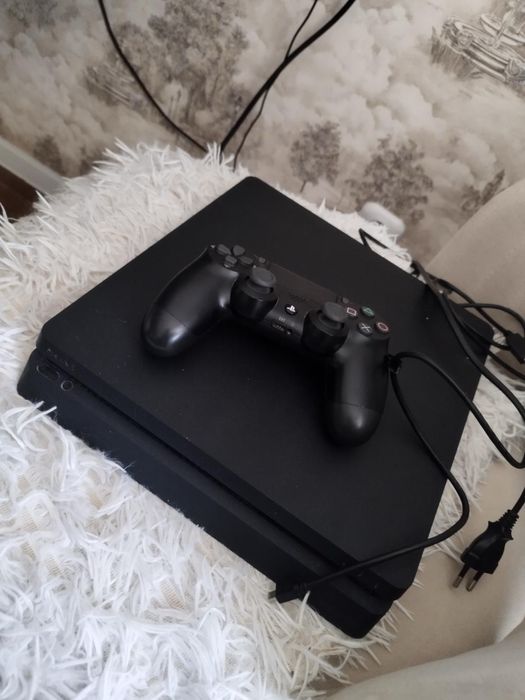 Продам PlayStation 4 Slim 1TB