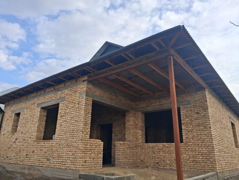 В Бозарике продается новый дом.