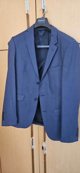 Елегантни мъжки костюми