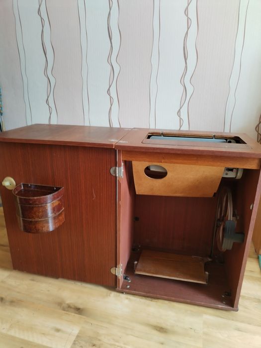 Швейная машина " Подольск 142"