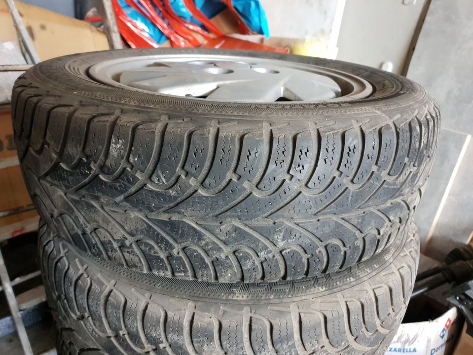 Алуминиеви джанти 14" със зимни гуми 175/65/14

Алуминиеви джанти:
-Цо