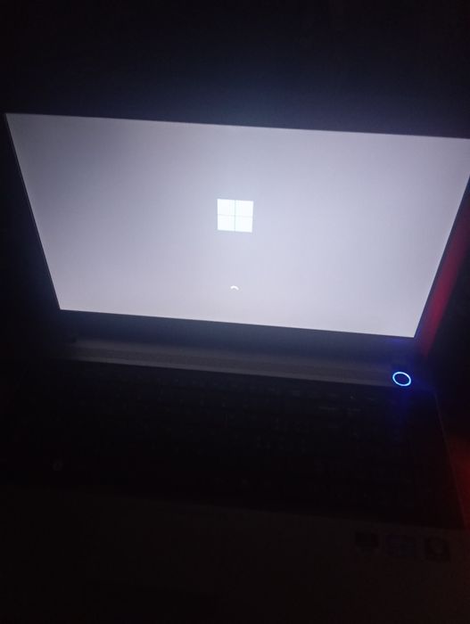 Vând Laptop Samsung e300