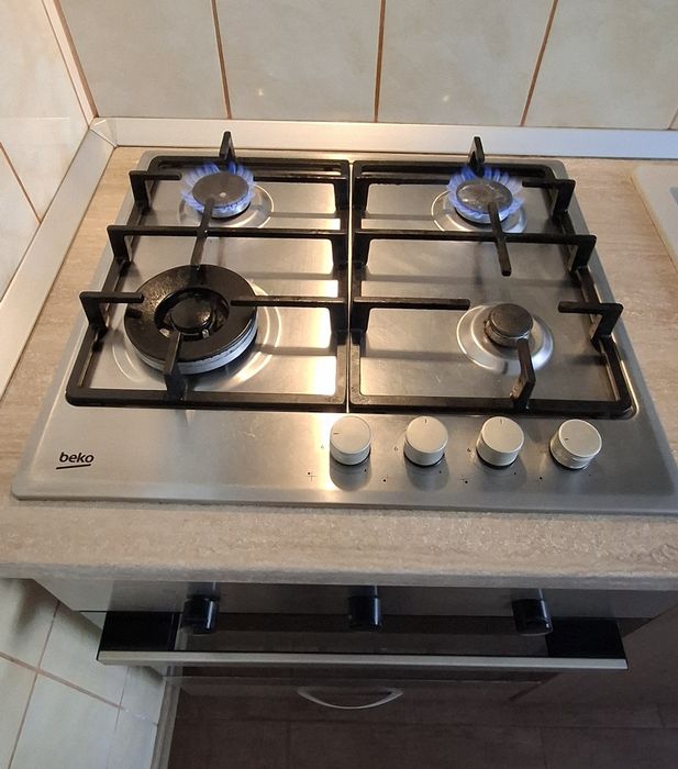 Vind  cuptor  pe gaz + plită pe gaz+ hotă decorativa