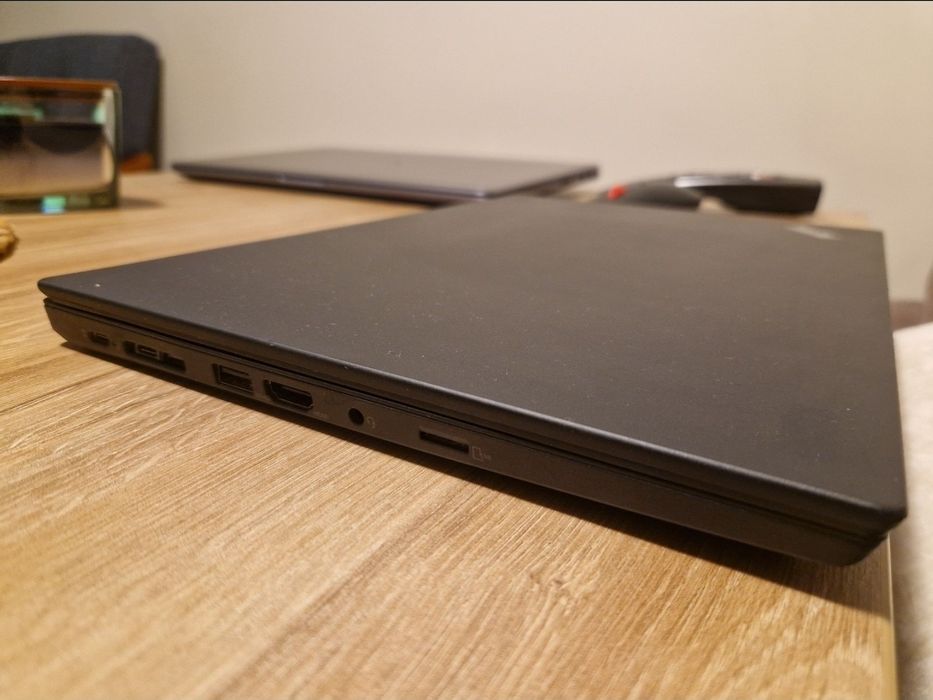 Лаптоп Lenovo T14 Gen2 много запазен - отлична батерия и тъч екран